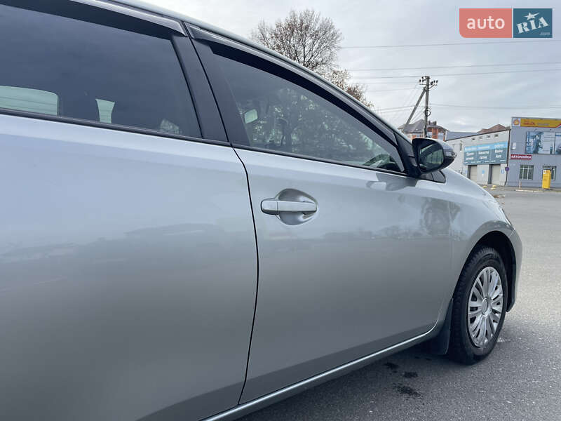 Хетчбек Toyota Auris 2013 в Гадячі