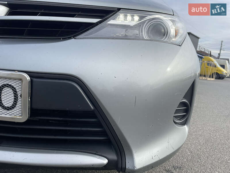 Хетчбек Toyota Auris 2013 в Гадячі
