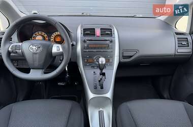 Хетчбек Toyota Auris 2011 в Стрию