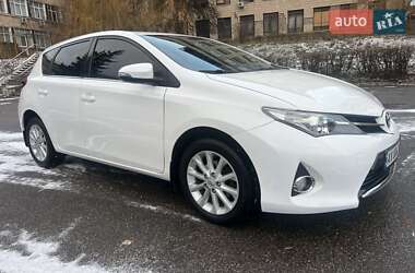 Хэтчбек Toyota Auris 2014 в Киеве