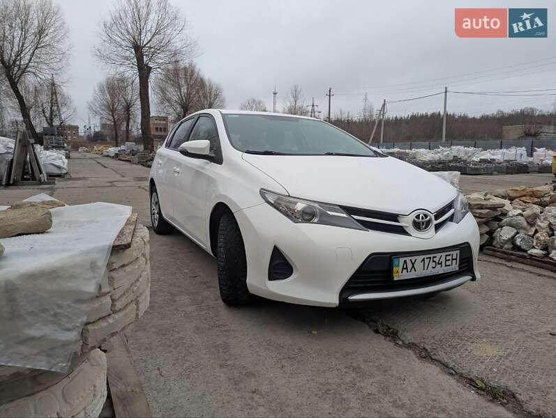 Хетчбек Toyota Auris 2013 в Харкові