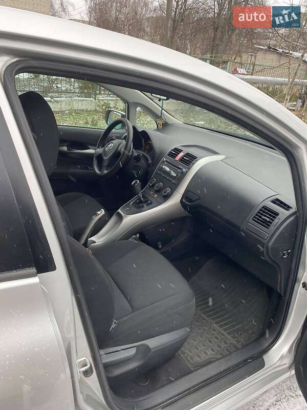 Хэтчбек Toyota Auris 2007 в Подольске