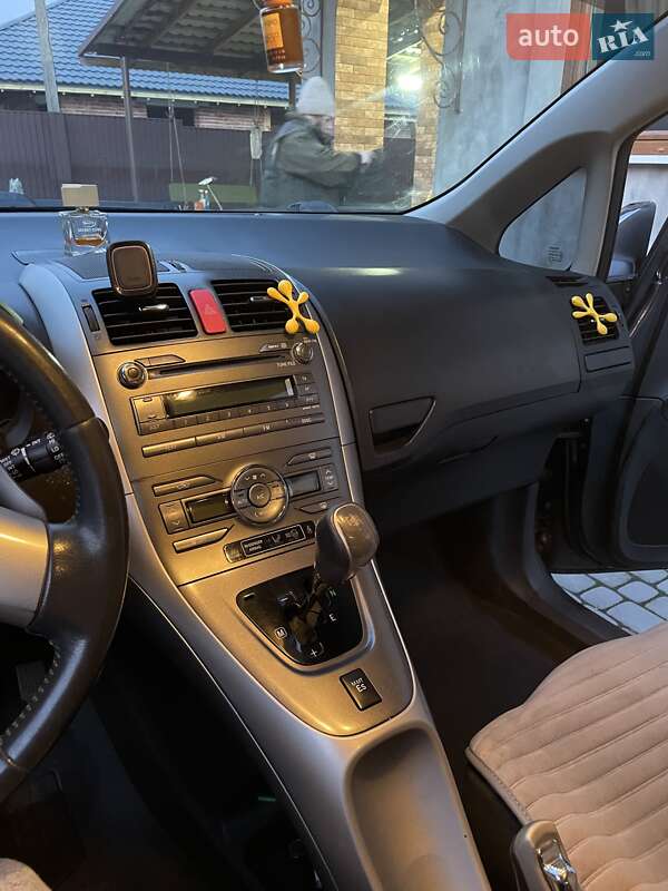 Хэтчбек Toyota Auris 2008 в Владимире