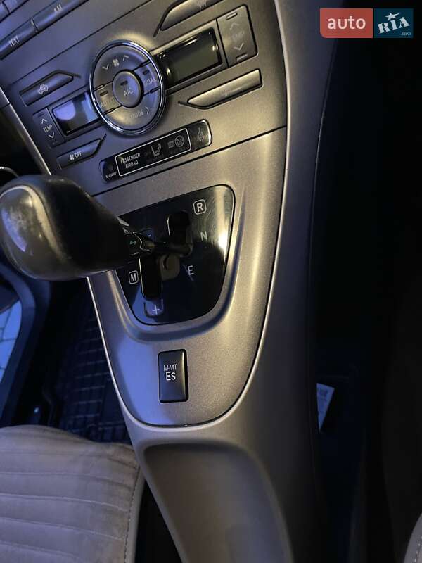 Хэтчбек Toyota Auris 2008 в Владимире