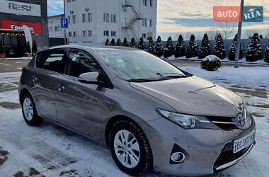 Хетчбек Toyota Auris 2013 в 