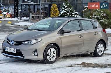 Хетчбек Toyota Auris 2013 в 