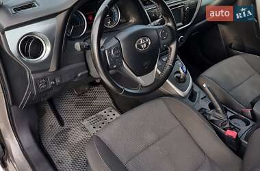 Хетчбек Toyota Auris 2013 в 