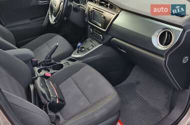 Хетчбек Toyota Auris 2013 в 