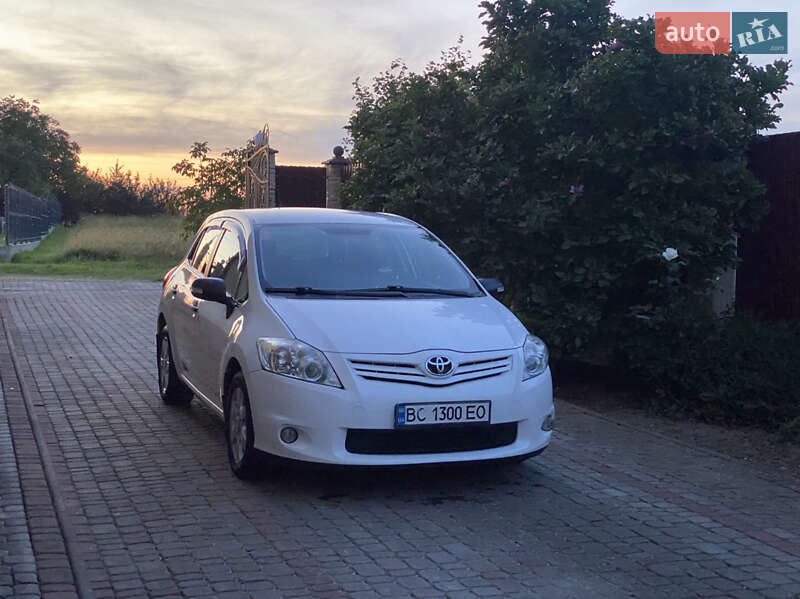 Toyota Auris 2012