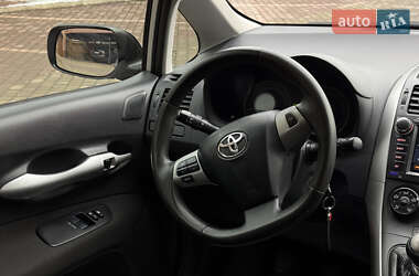 Хетчбек Toyota Auris 2011 в Мукачевому