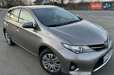 Хетчбек Toyota Auris 2012 в Калуші