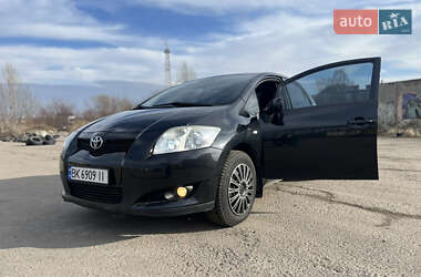 Хэтчбек Toyota Auris 2008 в 