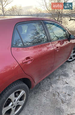 Хэтчбек Toyota Auris 2010 в 