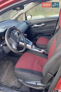 Хэтчбек Toyota Auris 2010 в 