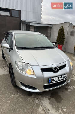 Хэтчбек Toyota Auris 2007 в Костополе