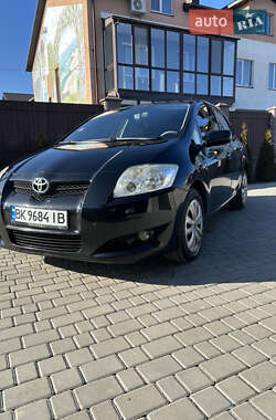 Хетчбек Toyota Auris 2008 в Рівному