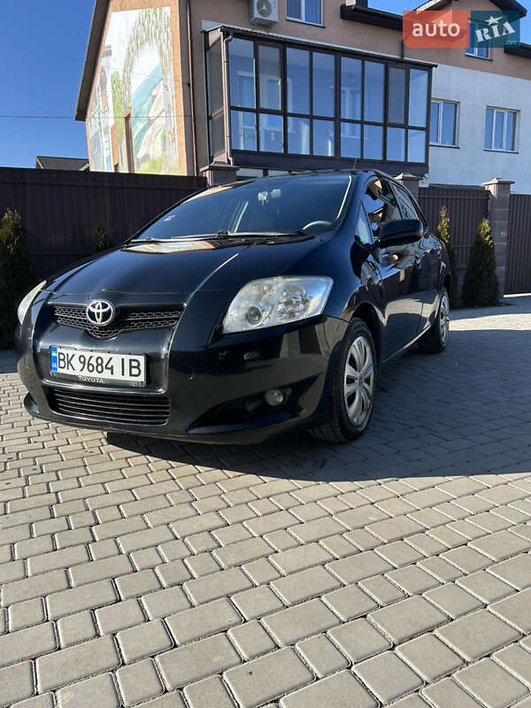 Хэтчбек Toyota Auris 2008 в Ровно