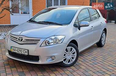 Хетчбек Toyota Auris 2010 в Умані