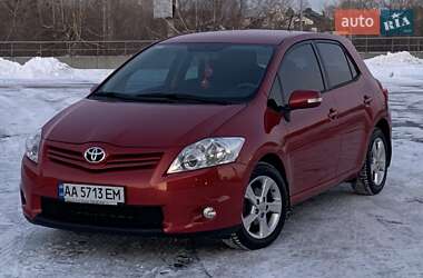 Хэтчбек Toyota Auris 2011 в Киеве