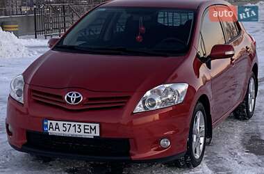 Хэтчбек Toyota Auris 2011 в Киеве