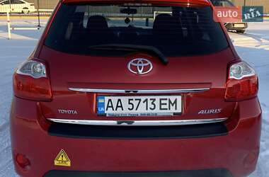 Хэтчбек Toyota Auris 2011 в Киеве