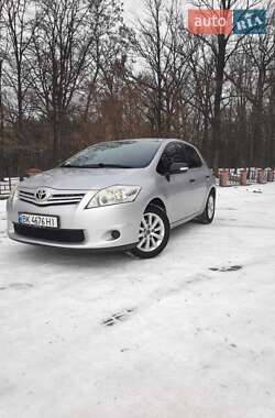 Хетчбек Toyota Auris 2010 в Володимирці