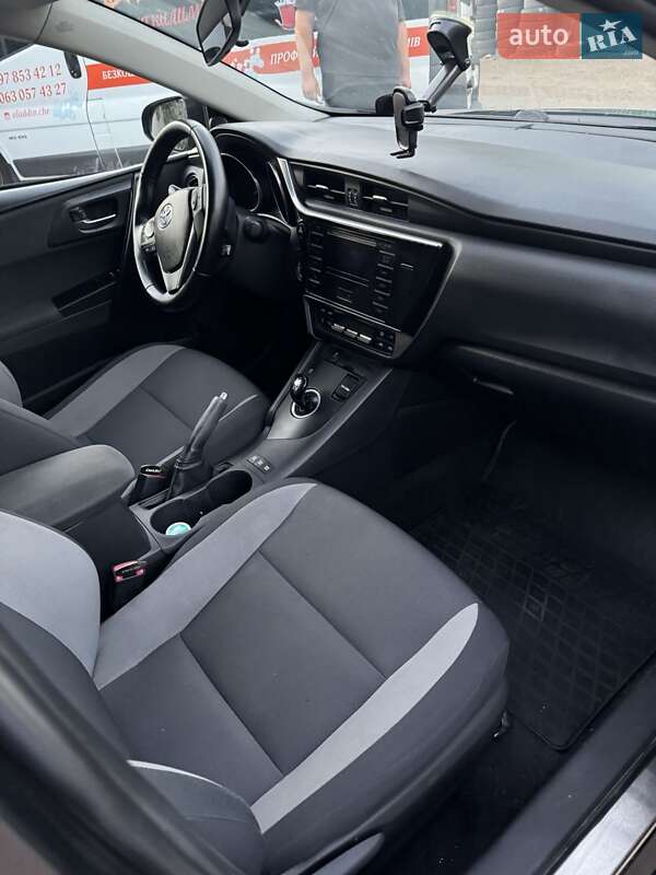 Хетчбек Toyota Auris 2015 в Черкасах