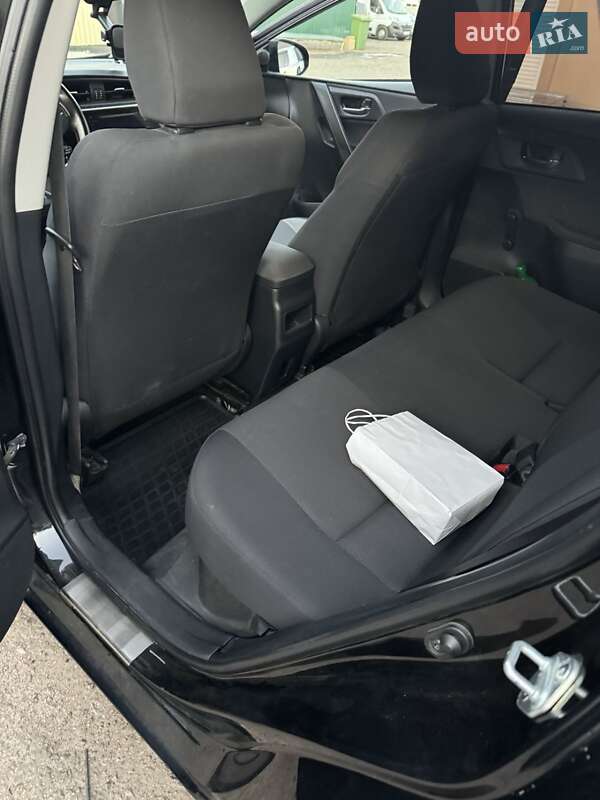 Хетчбек Toyota Auris 2015 в Черкасах