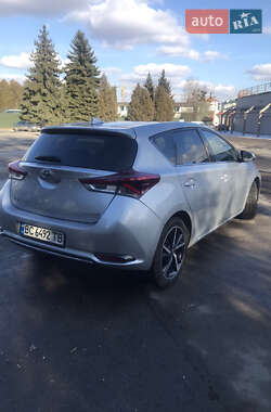 Хэтчбек Toyota Auris 2017 в Львове