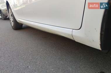 Хэтчбек Toyota Auris 2011 в 