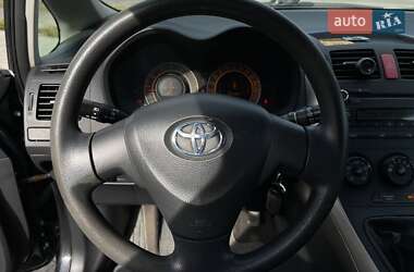 Хэтчбек Toyota Auris 2008 в 