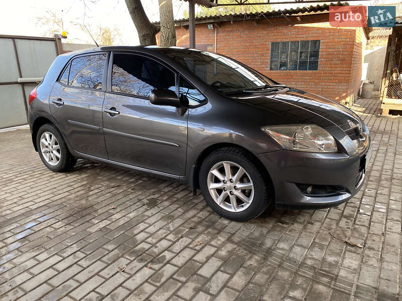 Хетчбек Toyota Auris 2008 в 