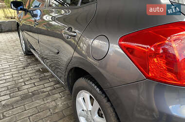Хетчбек Toyota Auris 2008 в 