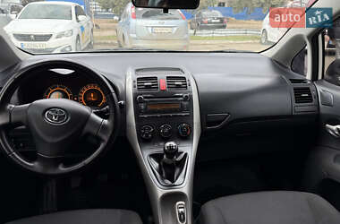 Хэтчбек Toyota Auris 2008 в 