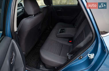 Хэтчбек Toyota Auris 2016 в 