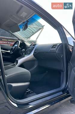 Хетчбек Toyota Auris 2011 в 