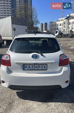 Хэтчбек Toyota Auris 2010 в 