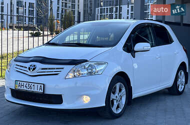 Хэтчбек Toyota Auris 2012 в Черкассах