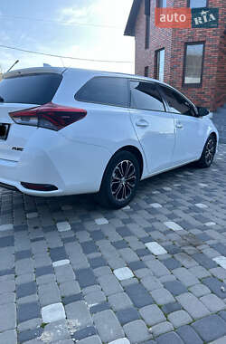 Универсал Toyota Auris 2015 в 