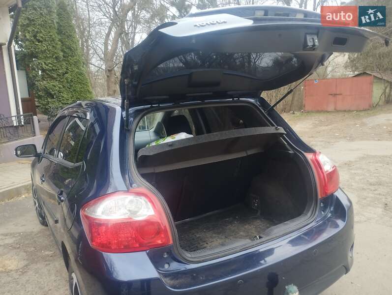 Хэтчбек Toyota Auris 2010 в Черновцах