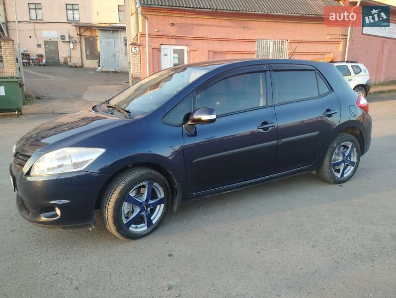 Хэтчбек Toyota Auris 2010 в Черновцах