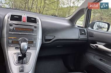 Хэтчбек Toyota Auris 2008 в 