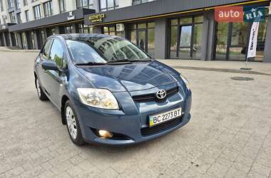 Хэтчбек Toyota Auris 2008 в 