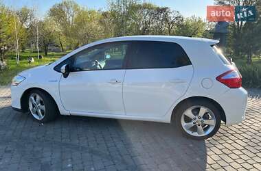 Хэтчбек Toyota Auris 2011 в 