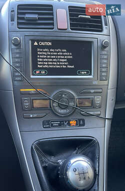 Хэтчбек Toyota Auris 2007 в 