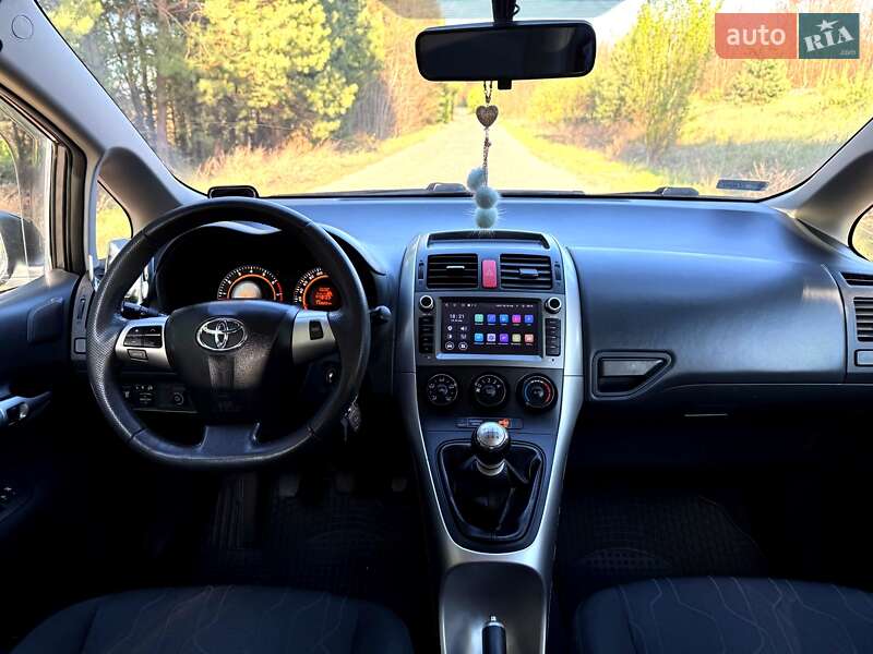 Хетчбек Toyota Auris 2012 в Черкасах