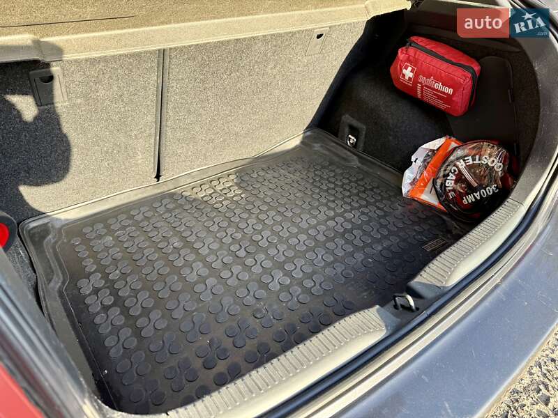 Хетчбек Toyota Auris 2012 в Черкасах