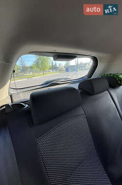 Хэтчбек Toyota Auris 2009 в 