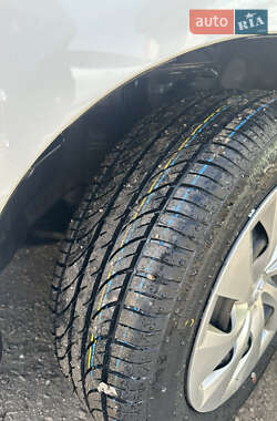 Хетчбек Toyota Auris 2013 в 