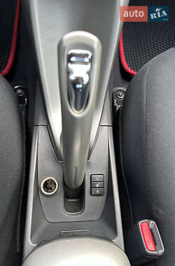 Хэтчбек Toyota Auris 2008 в 